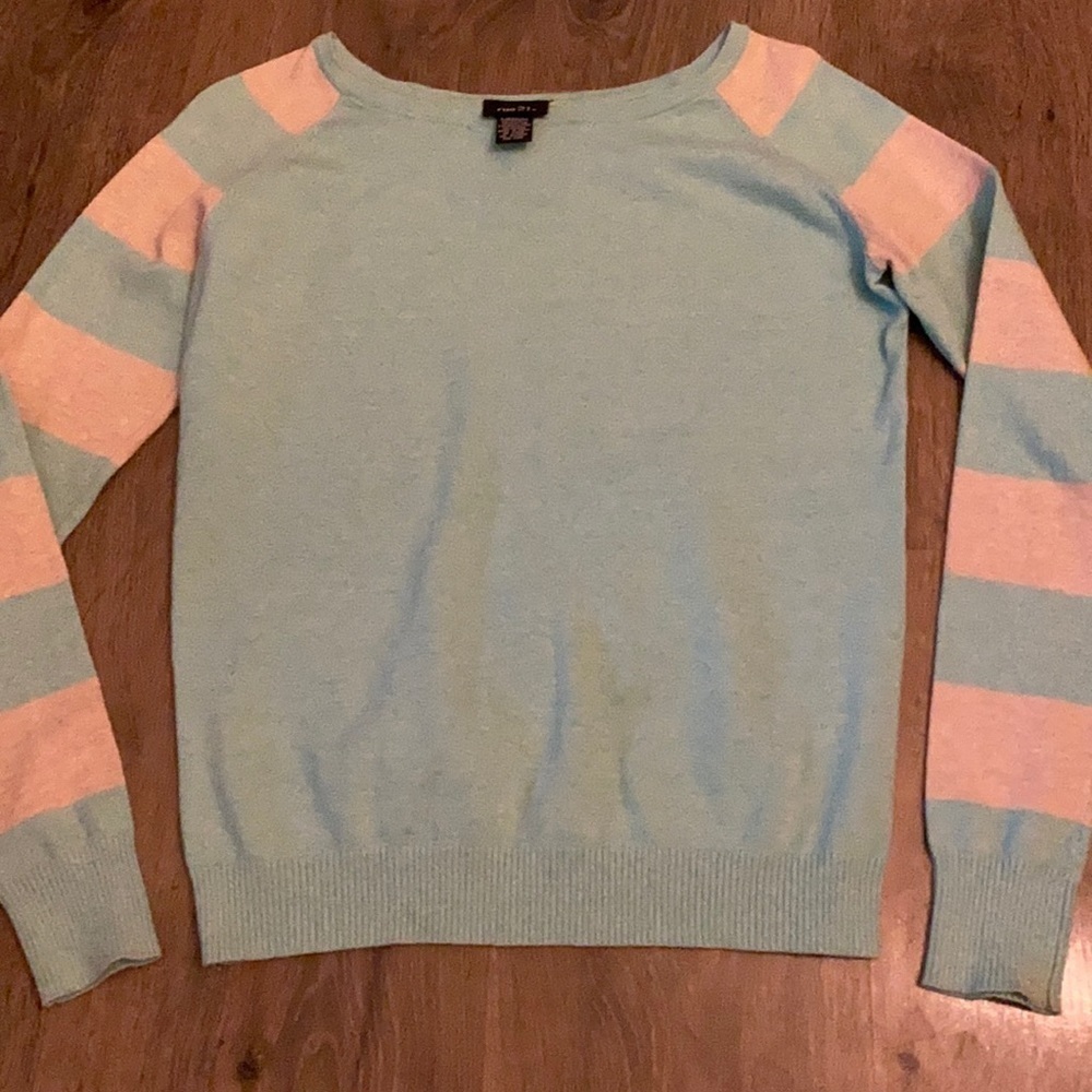 3/$20. Rue 21 Knot Top Colorblock Gray & Pink Medium Academia Fall